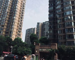 精装修品牌家具诚心出售