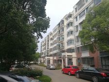 十八号地铁距离780米,出门片刻就是繁华带阁楼可四卧