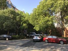 莘闵明中路电梯一房2厅,装修自住,诚意出售方便看!