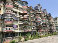 房子视野很好,使用面积大,有5个房间,装了电梯