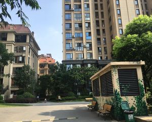 滨江新城业主自住装修四房全屋地暖带车位