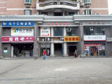 西南医院旁地铁站出口三房带露台的优质房源