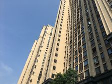 位于滨江板块,46号双地铁口,湘江风光带,配套齐全。