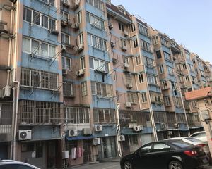 无抵押现场实勘中间楼层急售房源