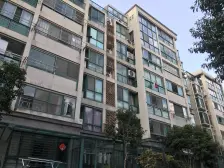 成熟社区,生活便利,此房户型方正,采光充足。