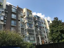 楼层好采光好,房东诚心卖。可拎包入住。