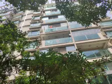 顶楼复式带露台,有车位;不靠马路,看房方便