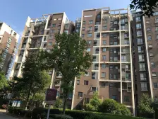 魏玛峰尚二期 南北通透,采光好 装修好,环镜优美 中间楼层