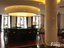 铂悦山四期小区前排137平顶跃有100平阁楼毛坯随意装修