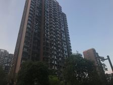 店长推荐:小区中间位置 装修四十万大三房 保养好