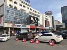 这个房子出门逛街方便有大润发天虹天街环球港