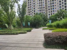 新出高区视野开阔,通透带车位精装修,边套,拎包入住。