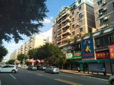 此房中楼层 户型方正通透 朝南向采光通风好 带单车房