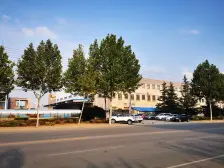 房子东打头,精装修,带家具家电和车位!采光视野好