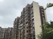 户型方正,电梯三房中间楼层,住家装修业主诚心出售