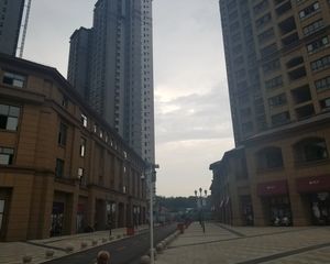 新房源中南三室观景房,采光佳精装修诚心卖