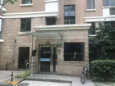 不靠马路,两层算一层面积,物业费少,房产税低。