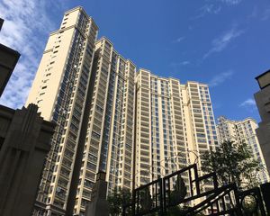 悦龙山3室1厅西南