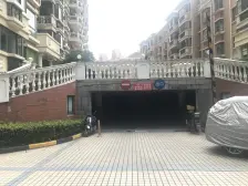 电梯复式,买一层送一层,使用面积260平,看房方便