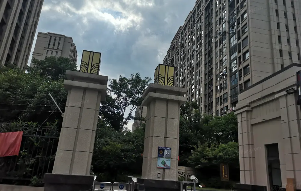 房东诚售带车位中海玺园3室2厅精装修看房方便靠骏和