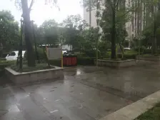 法式联排别墅 200万装修 位置好 南北双花园 诚意出售