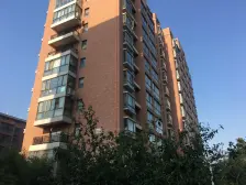 此房是大三房三开间朝南地铁口配套齐全