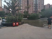 此房客厅主卧朝南,满两年户型好,两梯6户
