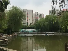 此房满五年,非顶楼,采光刺眼,小区配套齐全出行便利
