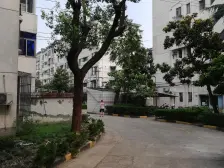 低区朝南一房一厅,装修不错,位置好前面没有遮挡采光好