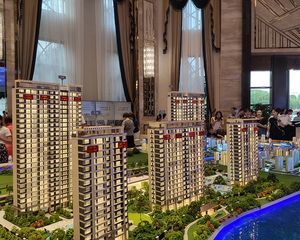 此房格局好,看小区花园采光好,封闭式小区,四面环水