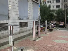 单价房款低,电梯楼,无坡适合老人,近早市和公交站