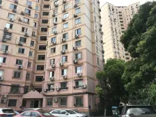 一楼带院子两房,全明户型,近学校,近商场,诚意出售