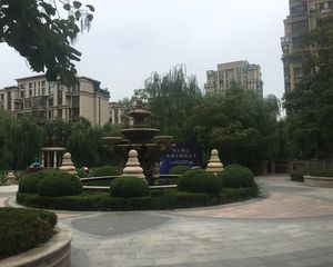 精装修自住保持好看房方便园区位置好不临街