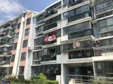 临港大三房,中间楼层精装修,小区中间位置,视野开阔