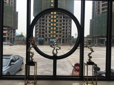 黄河片区,房东自住精装套四,中间好楼层