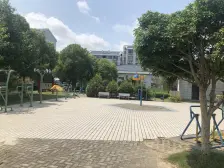 ?南北户型中楼层,临地铁靠公园和商场,出行购物方便