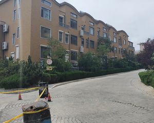 中南路封闭小区电梯入户出行生活便利环境空气好