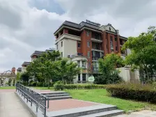 近宝龙、万达广场,大露台、地下室,业主诚心出售。