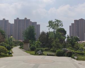 目前业主在住,三开间朝南,户型房子,没有浪费面积