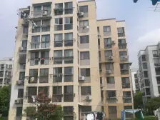 一口价大三房,电梯房,带20平阁楼,欢迎看房