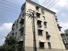 两年精装修一楼、静安区带天井,使用面积大小区带公园