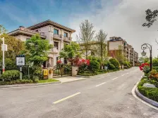 一楼带院 精装修业主急售 首付30可以