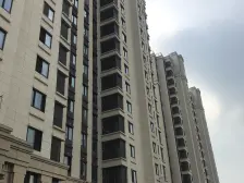 地铁口100米+一梯一户+没有入住过+房东诚意出售