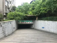 大院子的精装修的别墅 拎包入住