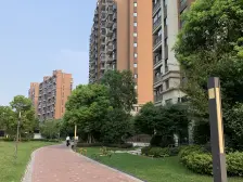 金地二期 4房南北大阳台 2梯2户 可以坐看佘山风景
