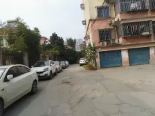 业主诚心出售,顶带阁,加起来5个房间。