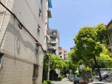 1999年一梯两户,精装修复式 3.二楼露台太阳房