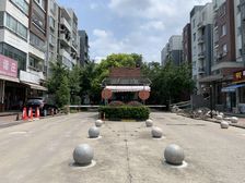 主卧朝南,环境优美,交通便利,居家装修