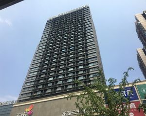 龙湖三千星座1室1厅东南南