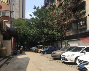 甲壳特区1室0厅东南南